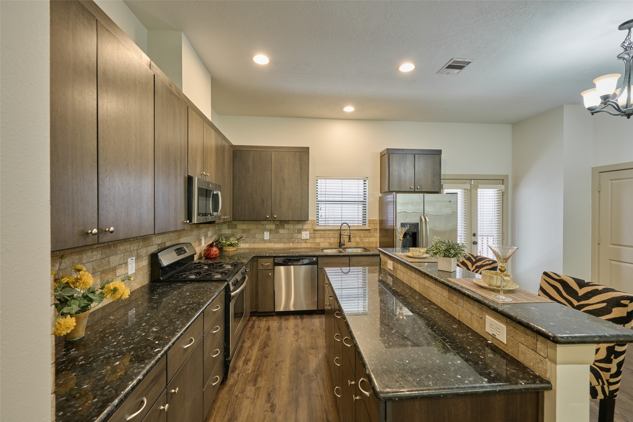 2422 Navigation Boulevard, Unit E Houston, TX 77003 - Photo 16 of 29 a very nice looking kitchen with a large window
