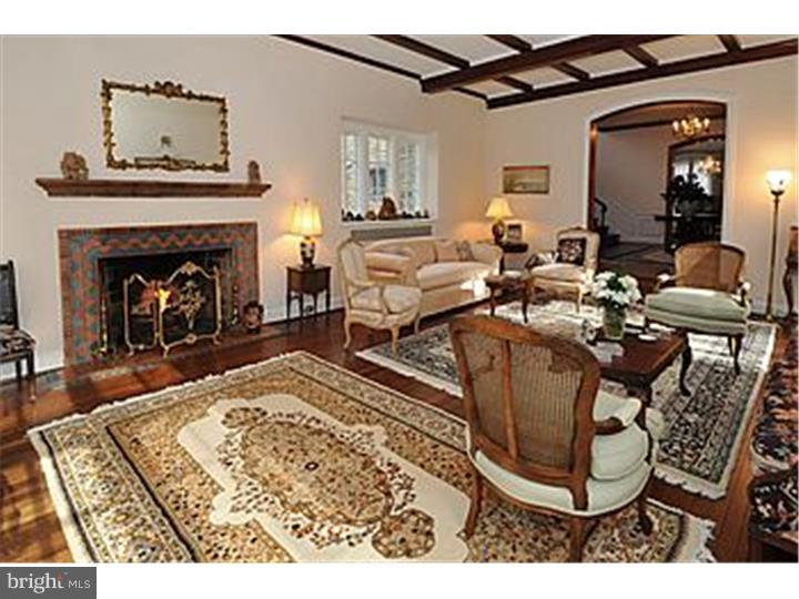 1360 Susquehanna Road Rydal, PA 19046 - Photo 5 of 25 Living Room