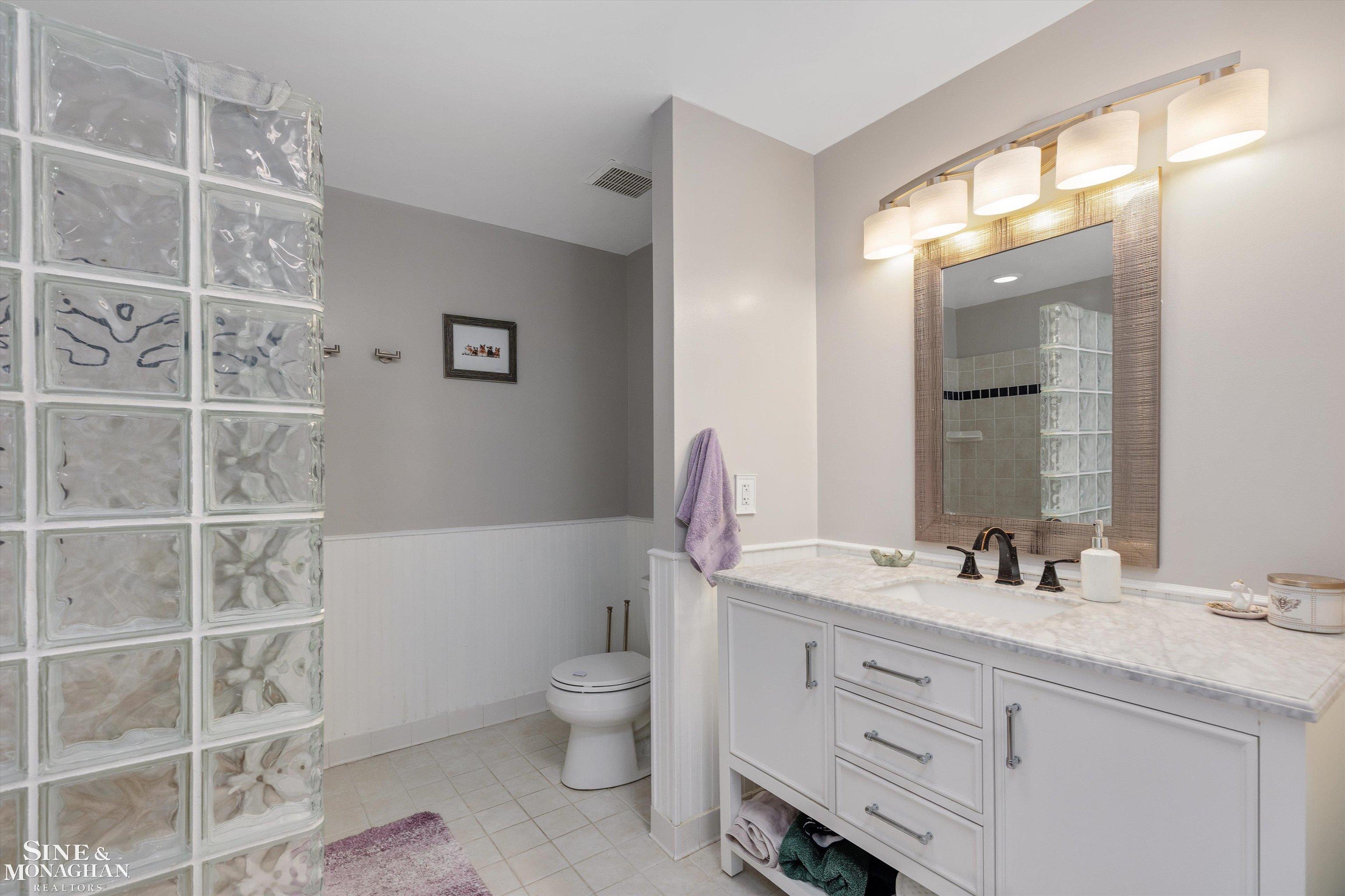 1291 Roslyn Road Grosse Pointe Woods, MI 48236 - Photo 19 of 39