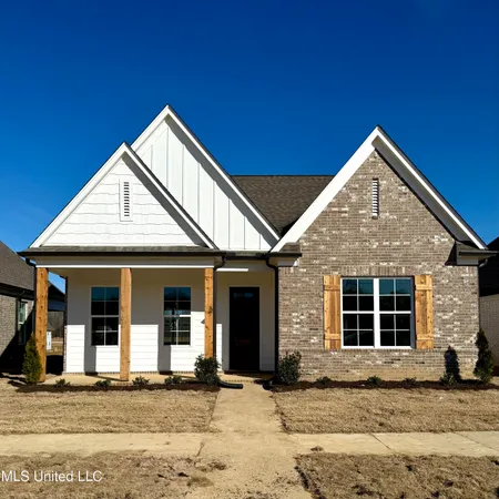 $346,900 | 502 Bolivar Drive, Nesbit, MS 38651