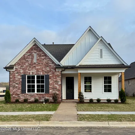 $346,900 | 502 Bolivar Drive, Nesbit, MS 38651