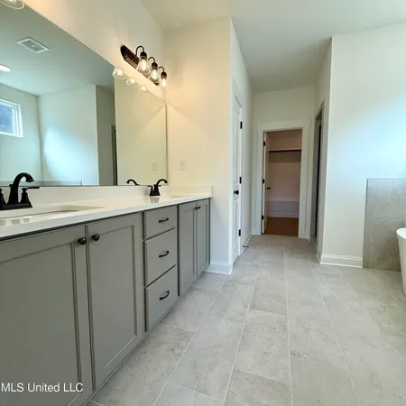 $346,900 | 502 Bolivar Drive, Nesbit, MS 38651