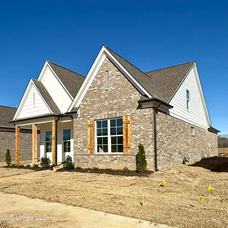 $346,900 | 502 Bolivar Drive, Nesbit, MS 38651