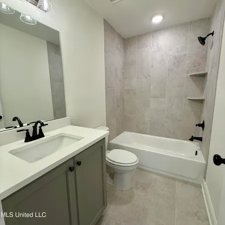 $346,900 | 502 Bolivar Drive, Nesbit, MS 38651