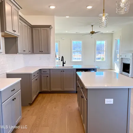 $346,900 | 502 Bolivar Drive, Nesbit, MS 38651