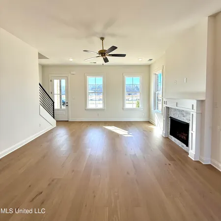 $346,900 | 502 Bolivar Drive, Nesbit, MS 38651