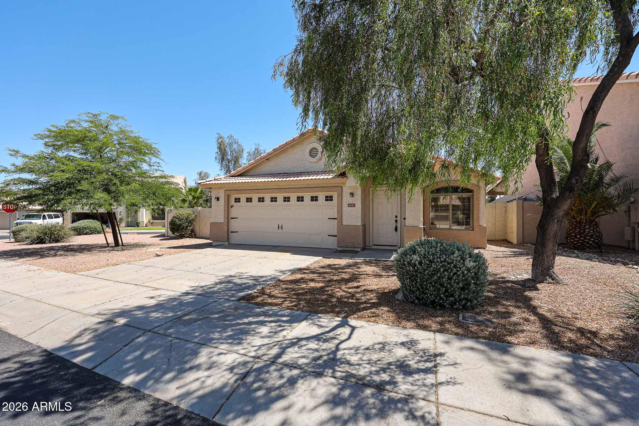 4047 East Jojoba Road Phoenix, AZ 85044 - Photo 5 of 41