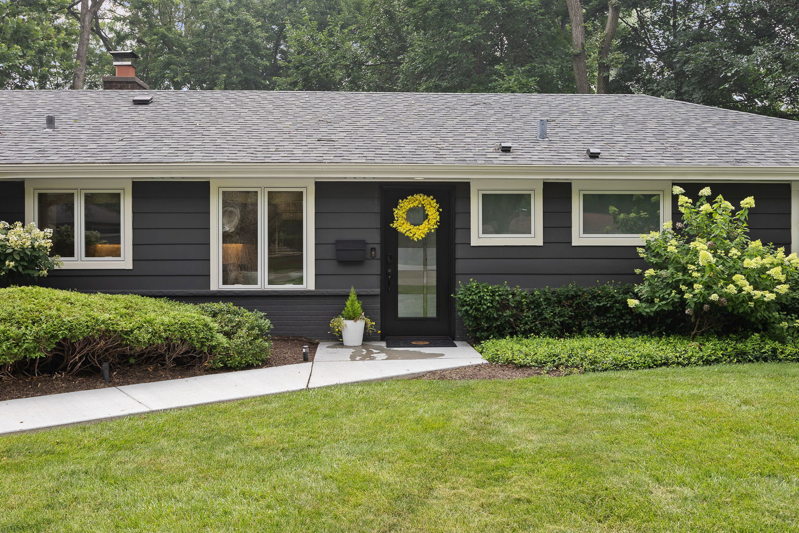 1909 Martingale Road Wheaton, IL 60187 - Photo 2 of 56 Gallery Image 2