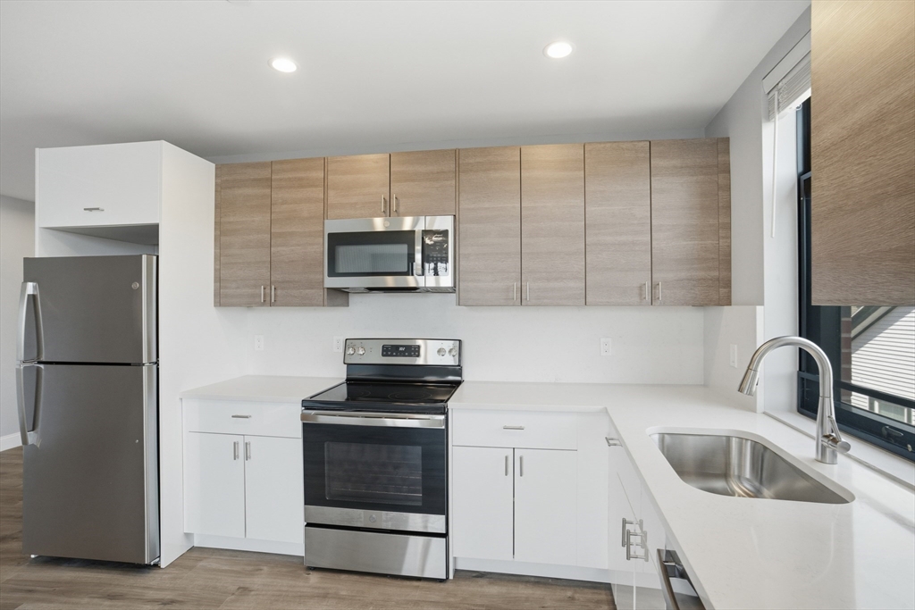 632 Centre Street, Unit 304 Boston, MA 02130 - Photo 2 of 14