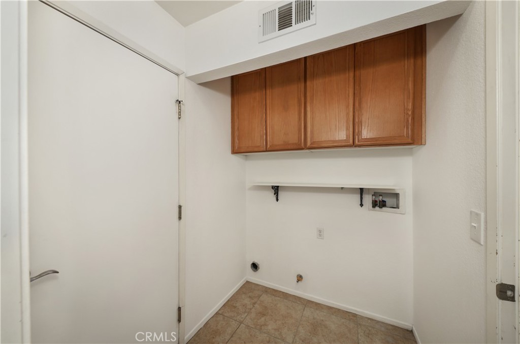 110 Clearview Court Tehachapi, CA 93561 - Photo 36 of 49 LAUNDRY
