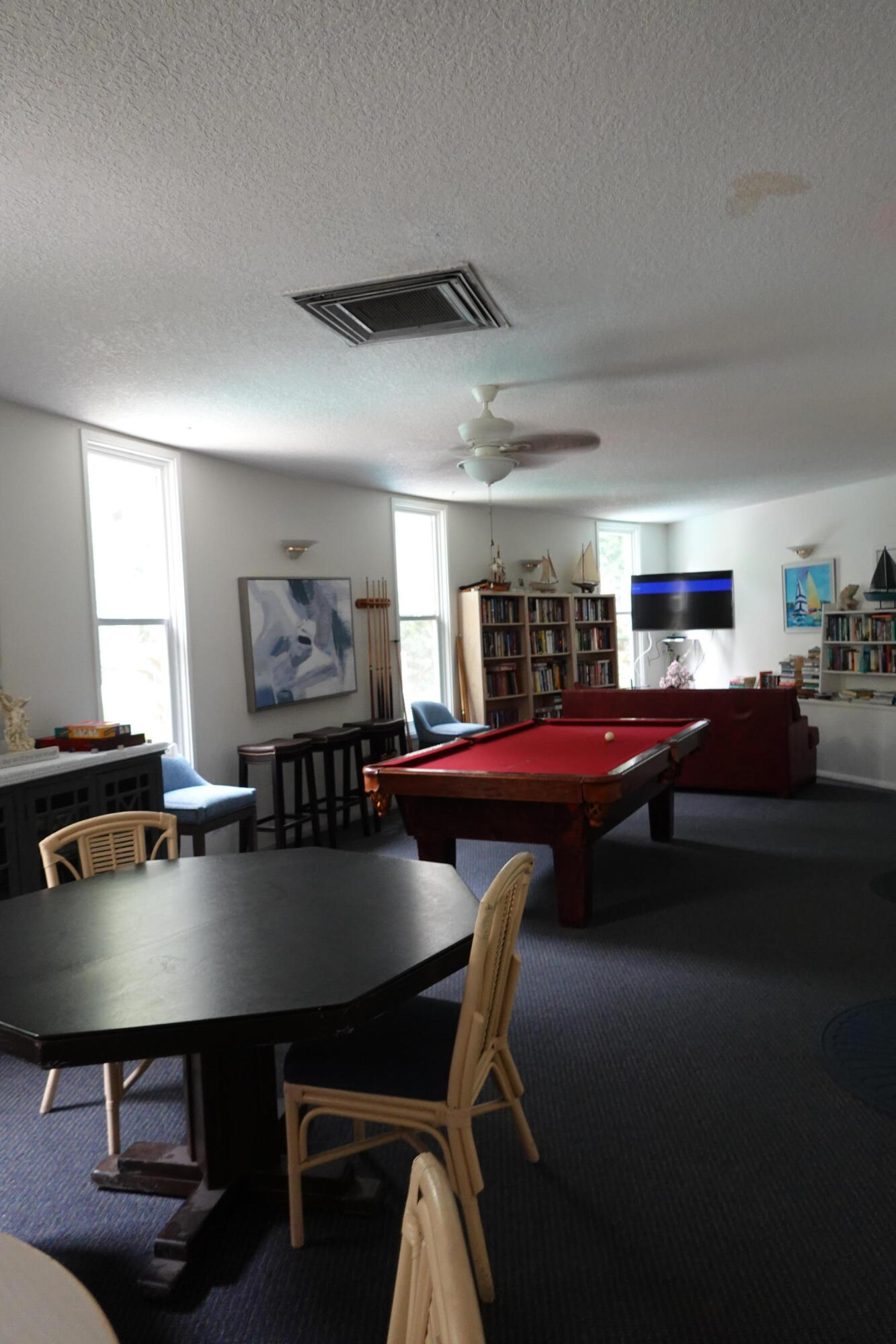 5321 Northeast 24th Terrace, Unit 112A Fort Lauderdale, FL 33308 - Photo 14 of 21 a living room with furniture and a table