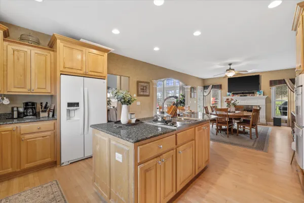$1,100,000 | W282-n4331 Somerset Lane, Delafield, WI 53072