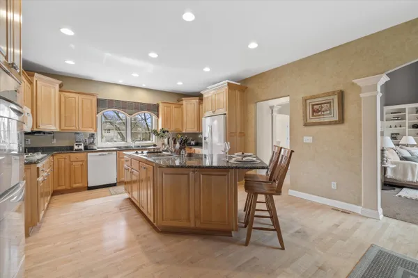 $1,100,000 | W282-n4331 Somerset Lane, Delafield, WI 53072