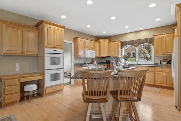 $1,100,000 | W282-n4331 Somerset Lane, Delafield, WI 53072