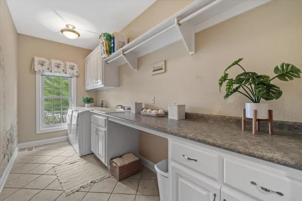 $1,100,000 | W282-n4331 Somerset Lane, Delafield, WI 53072
