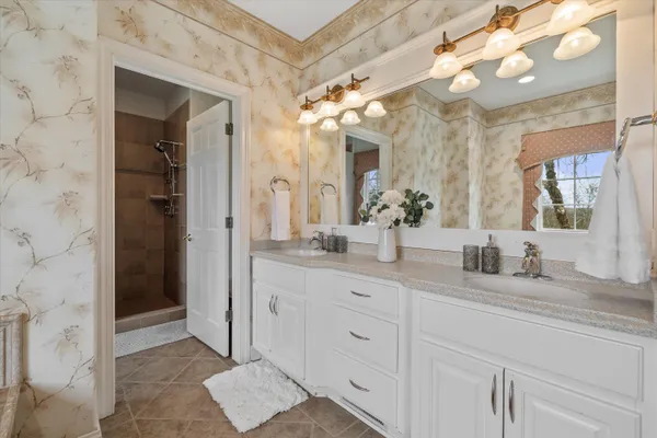 $1,100,000 | W282-n4331 Somerset Lane, Delafield, WI 53072