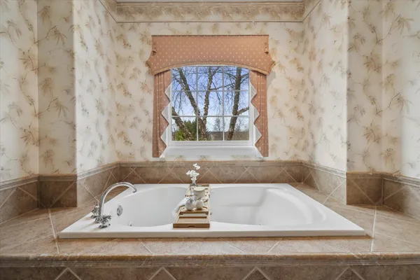 $1,100,000 | W282-n4331 Somerset Lane, Delafield, WI 53072