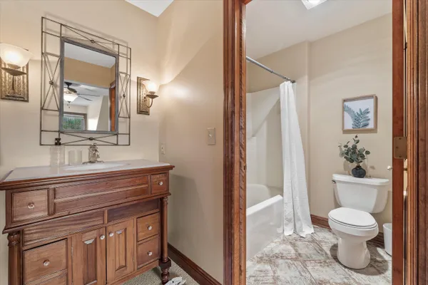 $1,100,000 | W282-n4331 Somerset Lane, Delafield, WI 53072