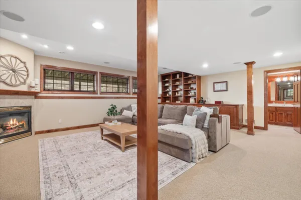 $1,100,000 | W282-n4331 Somerset Lane, Delafield, WI 53072