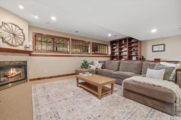 $1,100,000 | W282-n4331 Somerset Lane, Delafield, WI 53072