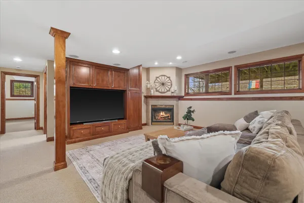$1,100,000 | W282-n4331 Somerset Lane, Delafield, WI 53072
