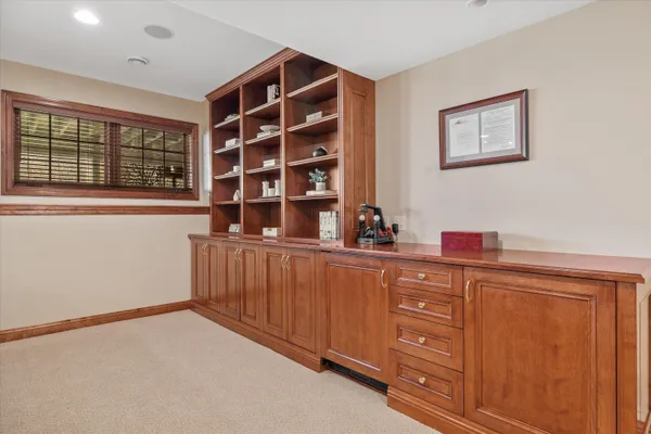 $1,100,000 | W282-n4331 Somerset Lane, Delafield, WI 53072