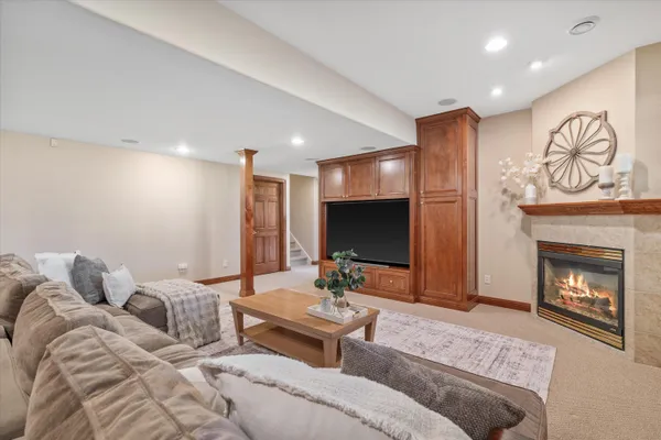 $1,100,000 | W282-n4331 Somerset Lane, Delafield, WI 53072
