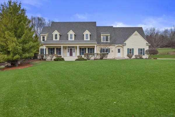 $1,100,000 | W282-n4331 Somerset Lane, Delafield, WI 53072
