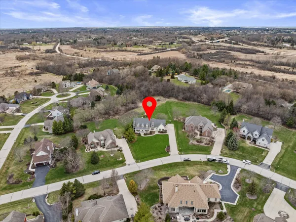 $1,100,000 | W282-n4331 Somerset Lane, Delafield, WI 53072