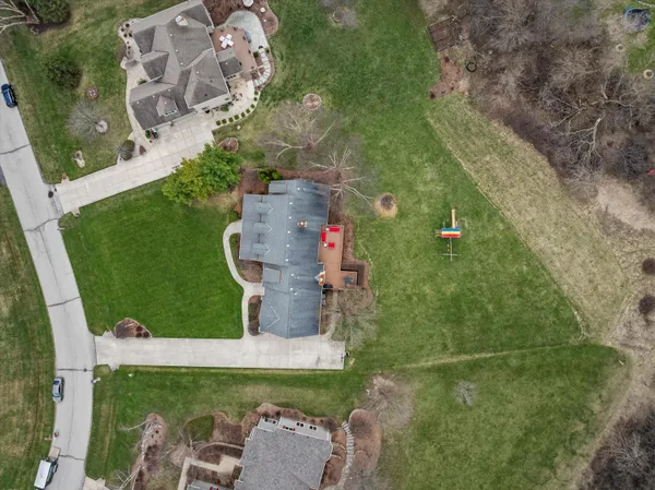 $1,100,000 | W282-n4331 Somerset Lane, Delafield, WI 53072