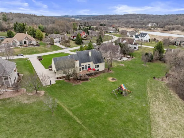 $1,100,000 | W282-n4331 Somerset Lane, Delafield, WI 53072