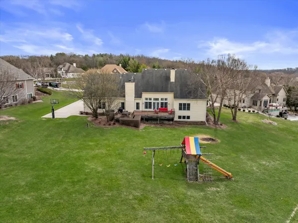 $1,100,000 | W282-n4331 Somerset Lane, Delafield, WI 53072