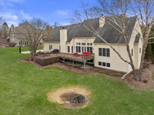 $1,100,000 | W282-n4331 Somerset Lane, Delafield, WI 53072