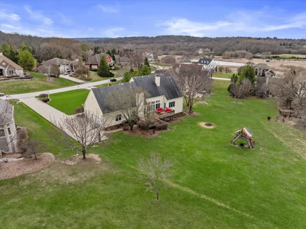 $1,100,000 | W282-n4331 Somerset Lane, Delafield, WI 53072
