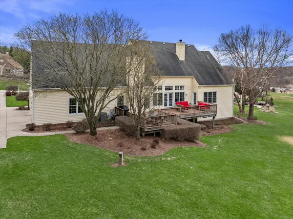 $1,100,000 | W282-n4331 Somerset Lane, Delafield, WI 53072