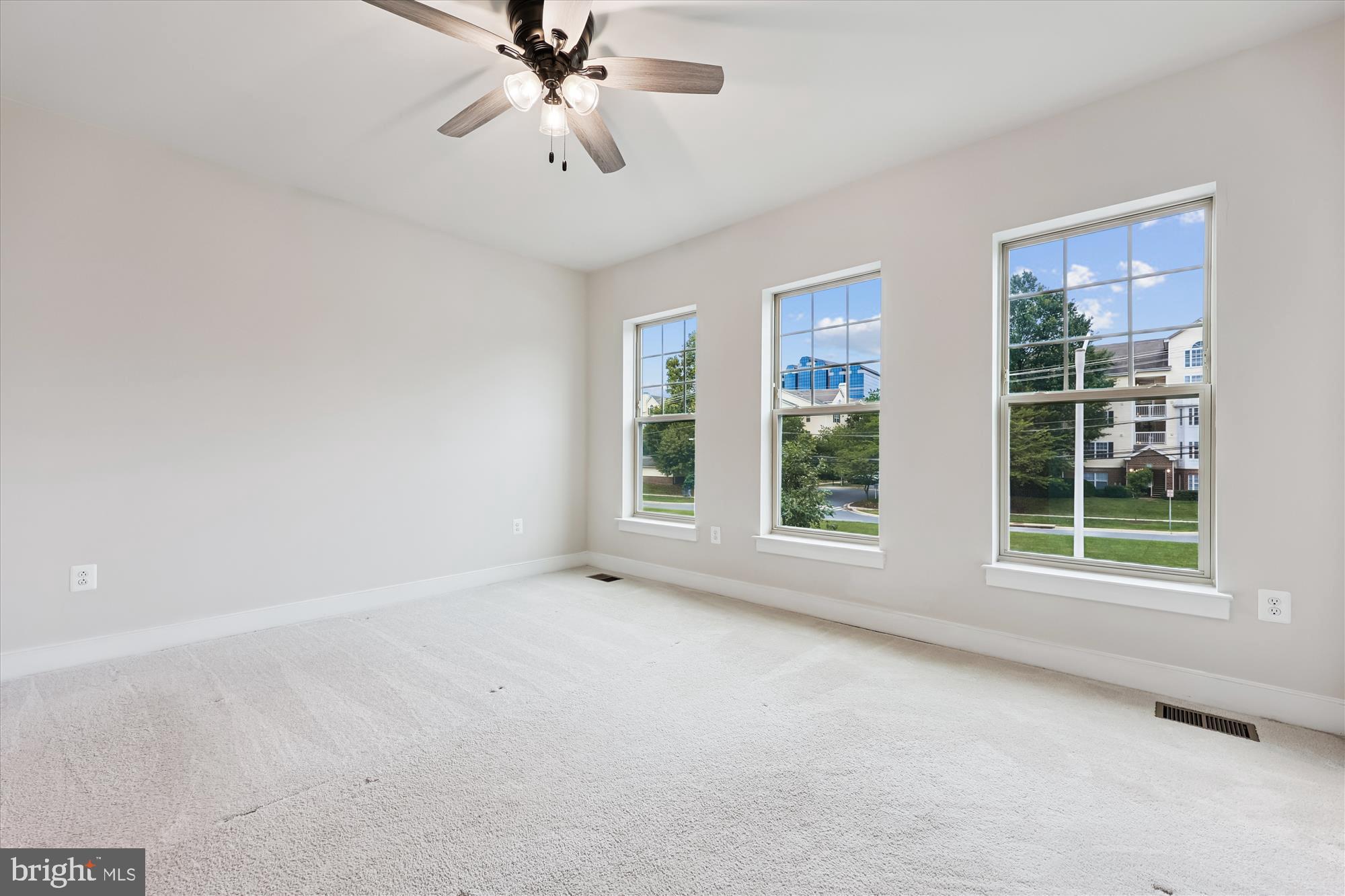 9514 Fields Road, Unit 9514 Gaithersburg, MD 20878 - Photo 17 of 50 Primary Bedroom