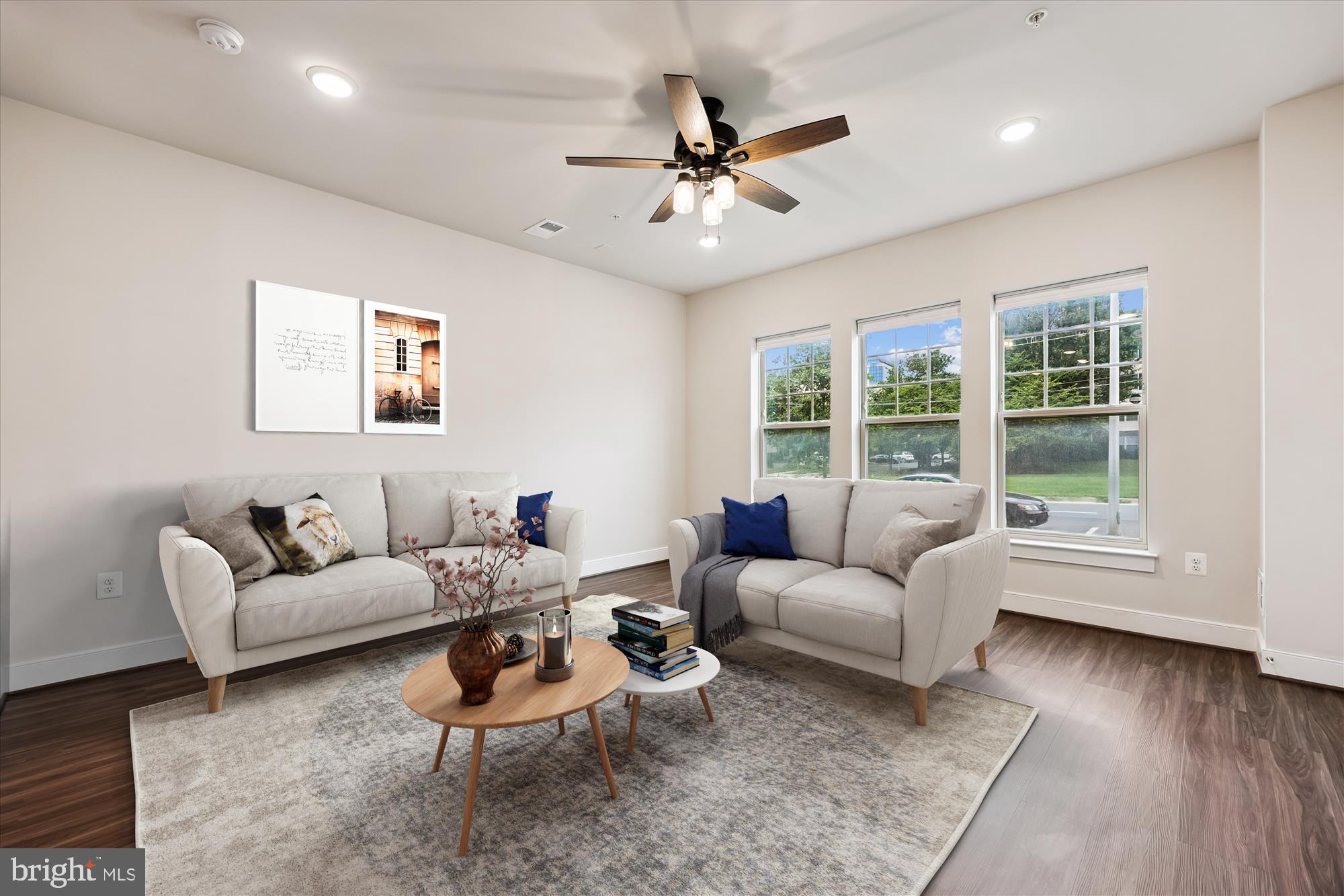 9514 Fields Road, Unit 9514 Gaithersburg, MD 20878 - Photo 8 of 50 Living Room