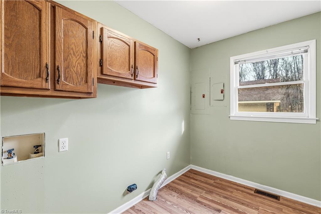 2126 Chestnut Drive High Point, NC 27262 - Photo 25 of 49 Laundry