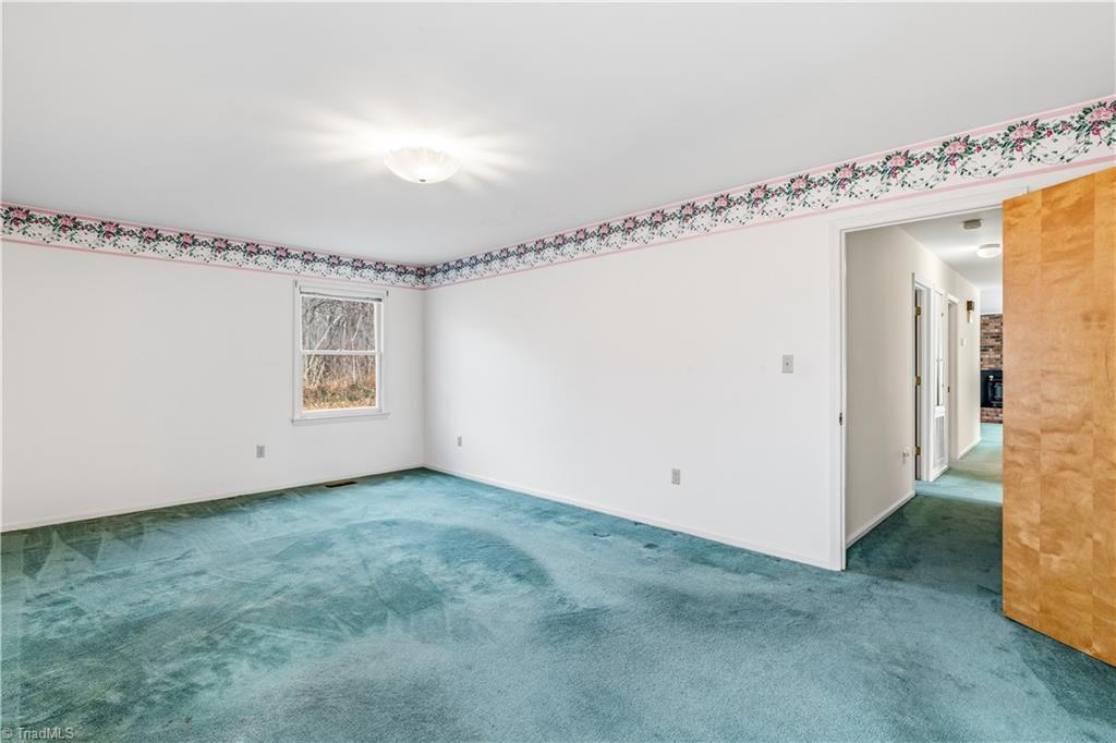 2126 Chestnut Drive High Point, NC 27262 - Photo 28 of 49