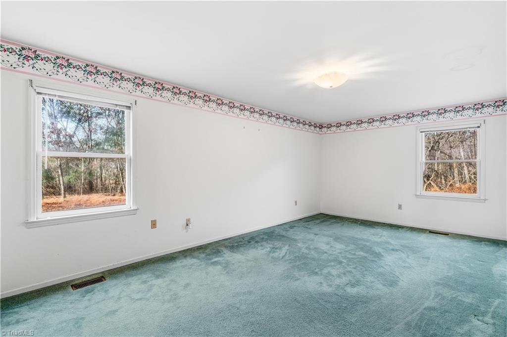 2126 Chestnut Drive High Point, NC 27262 - Photo 29 of 49