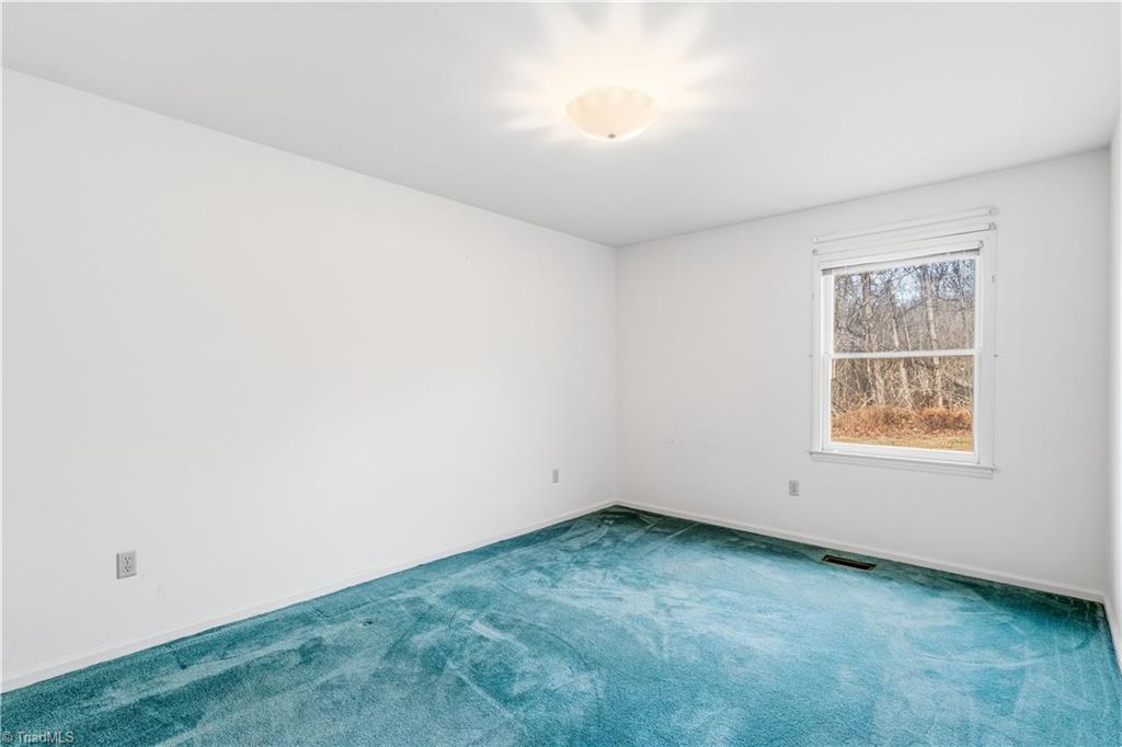 2126 Chestnut Drive High Point, NC 27262 - Photo 33 of 49