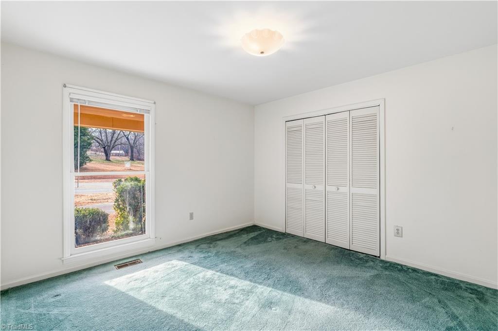 2126 Chestnut Drive High Point, NC 27262 - Photo 35 of 49