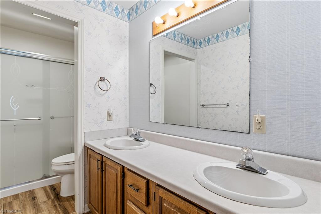 2126 Chestnut Drive High Point, NC 27262 - Photo 37 of 49