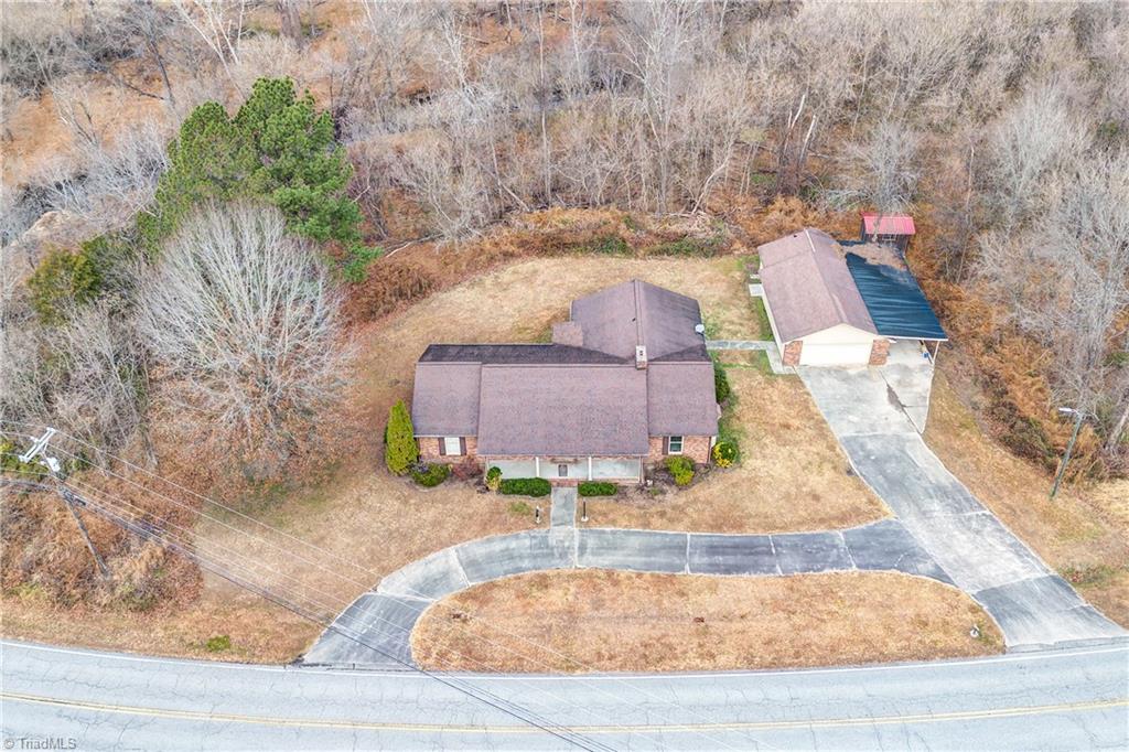 2126 Chestnut Drive High Point, NC 27262 - Photo 38 of 49