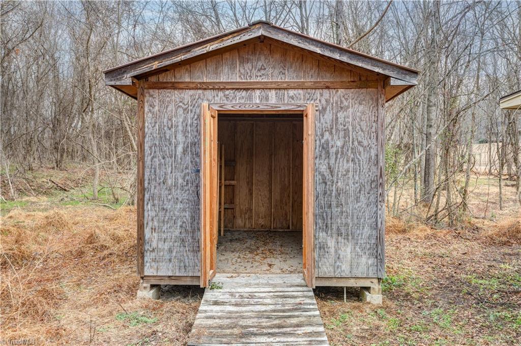 2126 Chestnut Drive High Point, NC 27262 - Photo 40 of 49