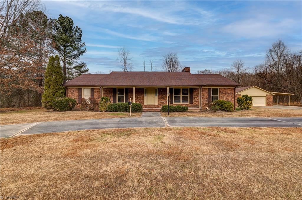 2126 Chestnut Drive High Point, NC 27262 - Photo 5 of 49