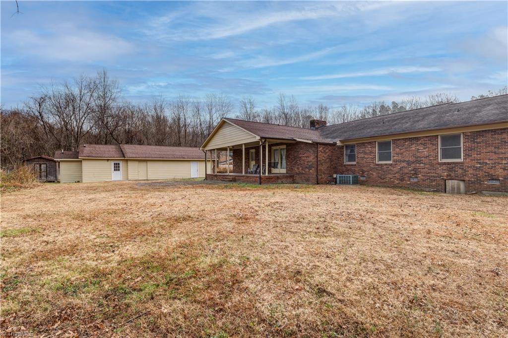 2126 Chestnut Drive High Point, NC 27262 - Photo 8 of 49