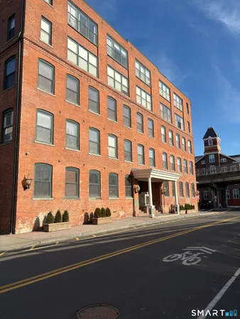 $1,800 | 145 Canal Street East, Unit 12, Shelton, CT 06484