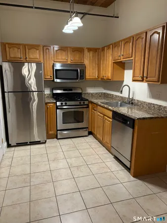 $1,800 | 145 Canal Street East, Unit 12, Shelton, CT 06484