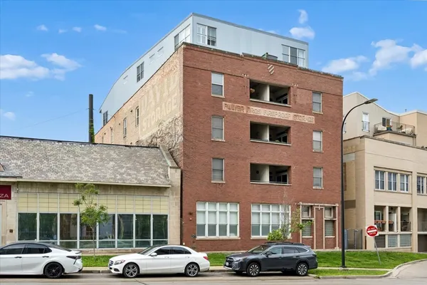 $445,000 | 1830 Ridge Avenue, Unit 103, Evanston, IL 60201